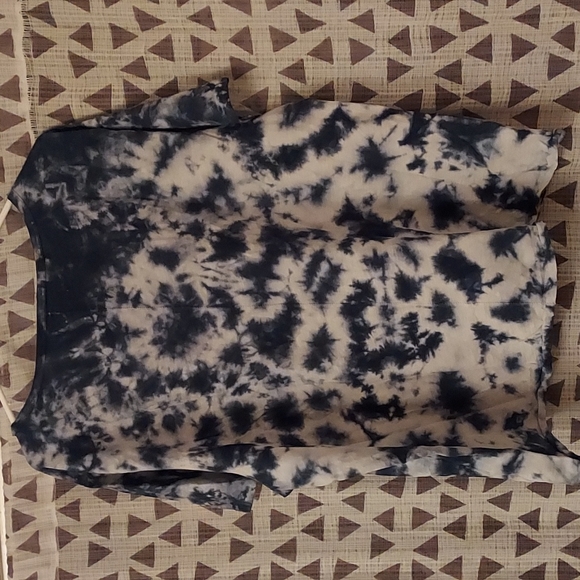 Tie dye v-neck - Picture 2 of 2